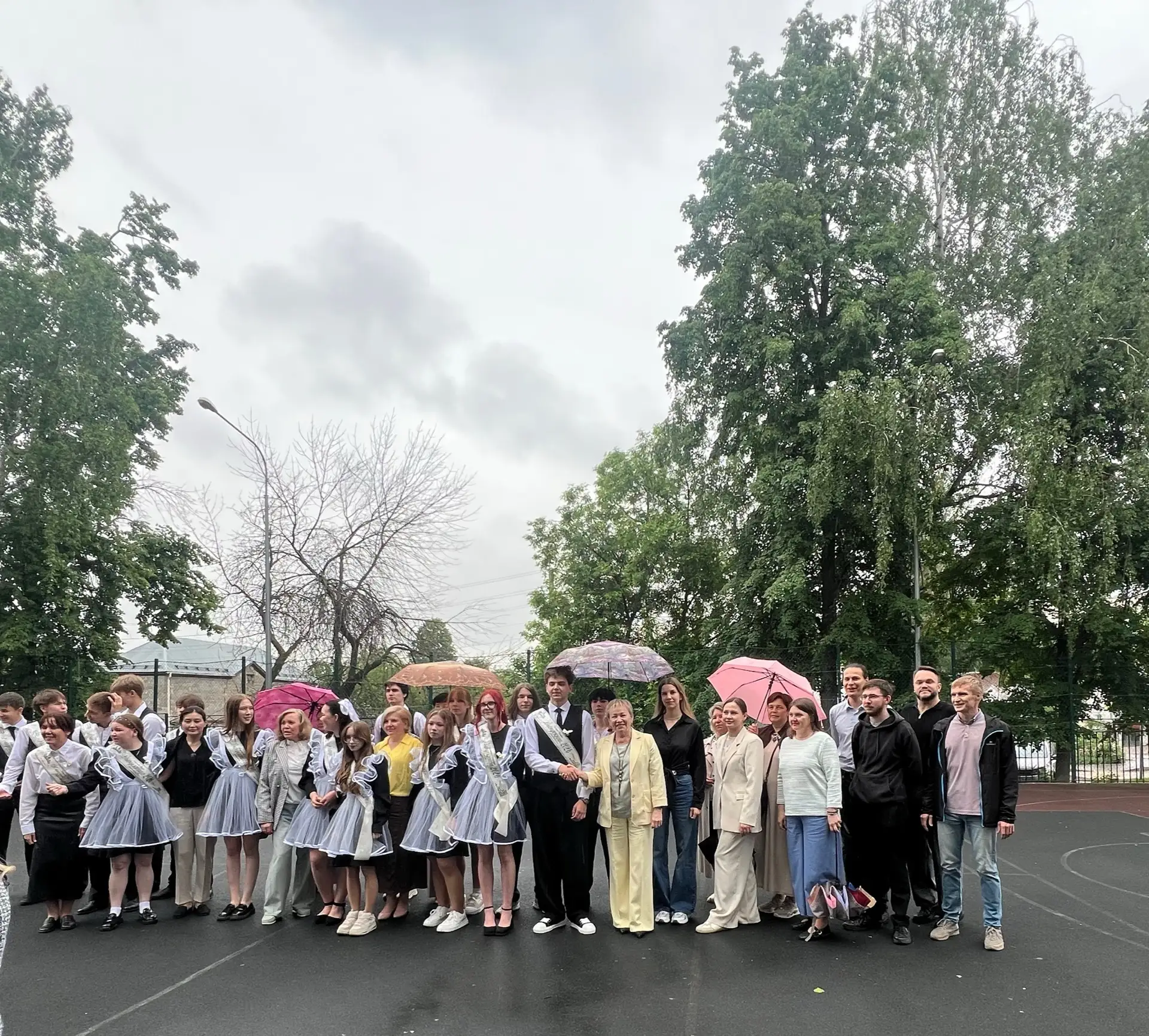 В школах Казани прозвенел последний звонок 🔔