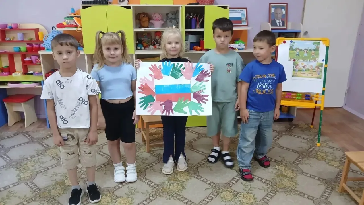 22 августа в России день 🇷🇺 флага отмечают. Сегодня в группе «Звездочки» прошла бесед...