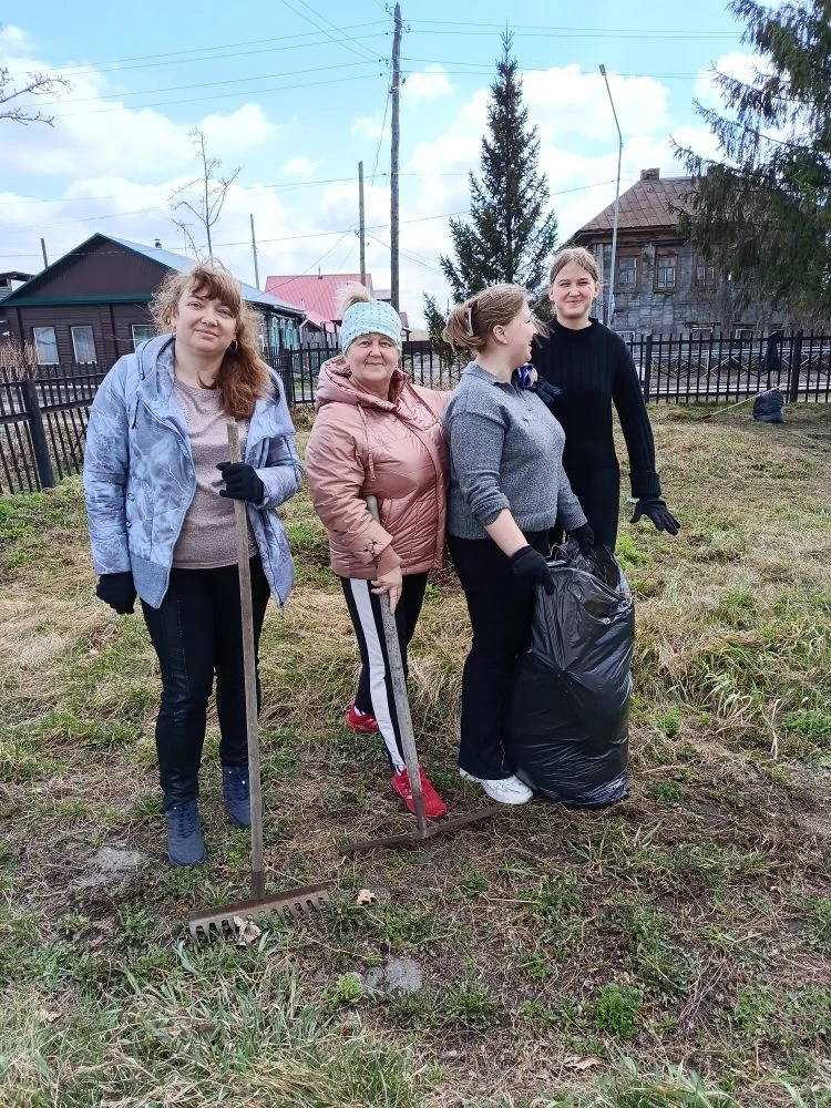 Сотрудники и учителя школы формируют экологическую устойчивость городской среды и эстет...