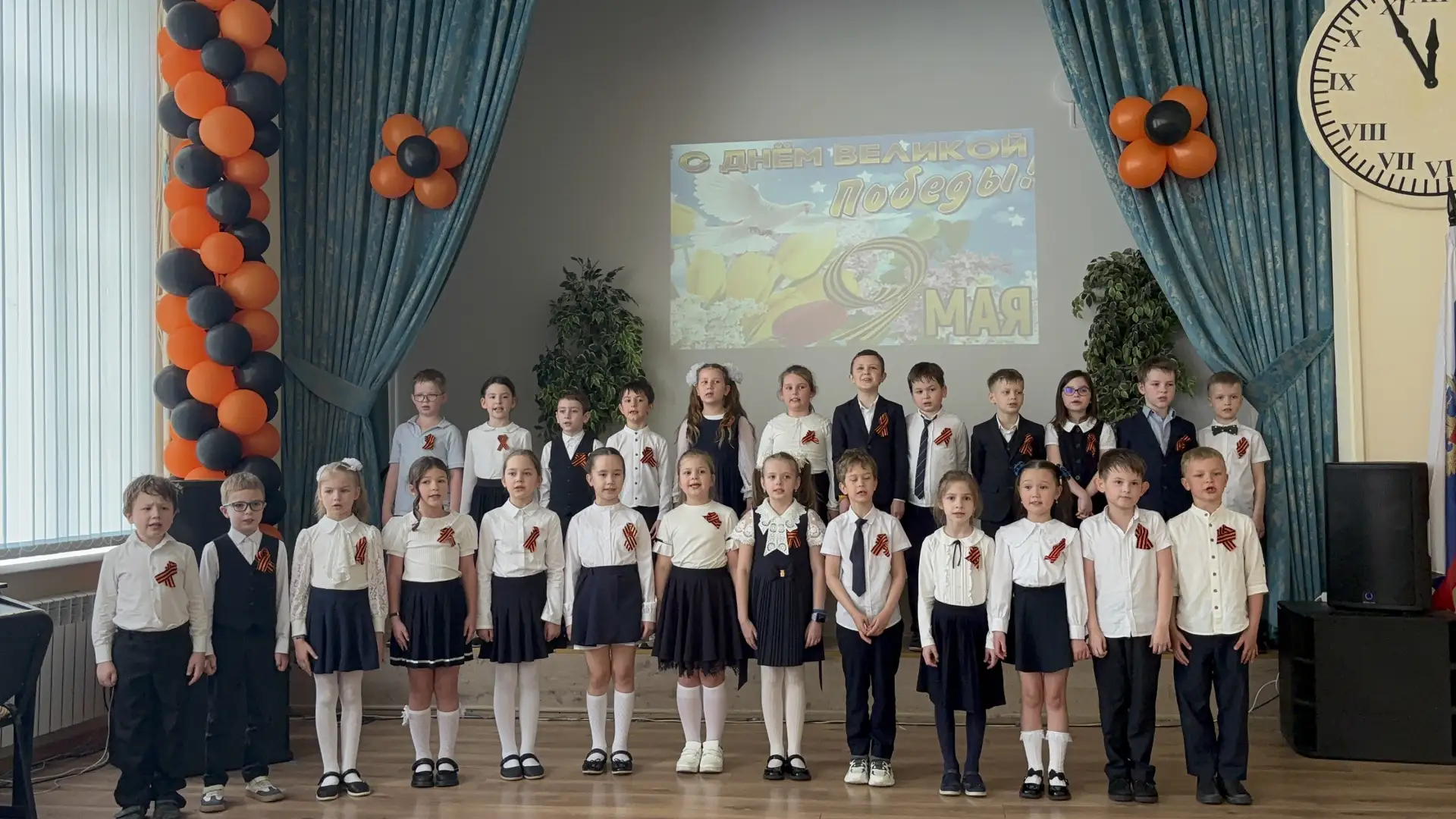 💫 Связь поколений: песни и стихи военных лет на школьной сцене  ⭐️ Празднование 9 Мая — это не тольк