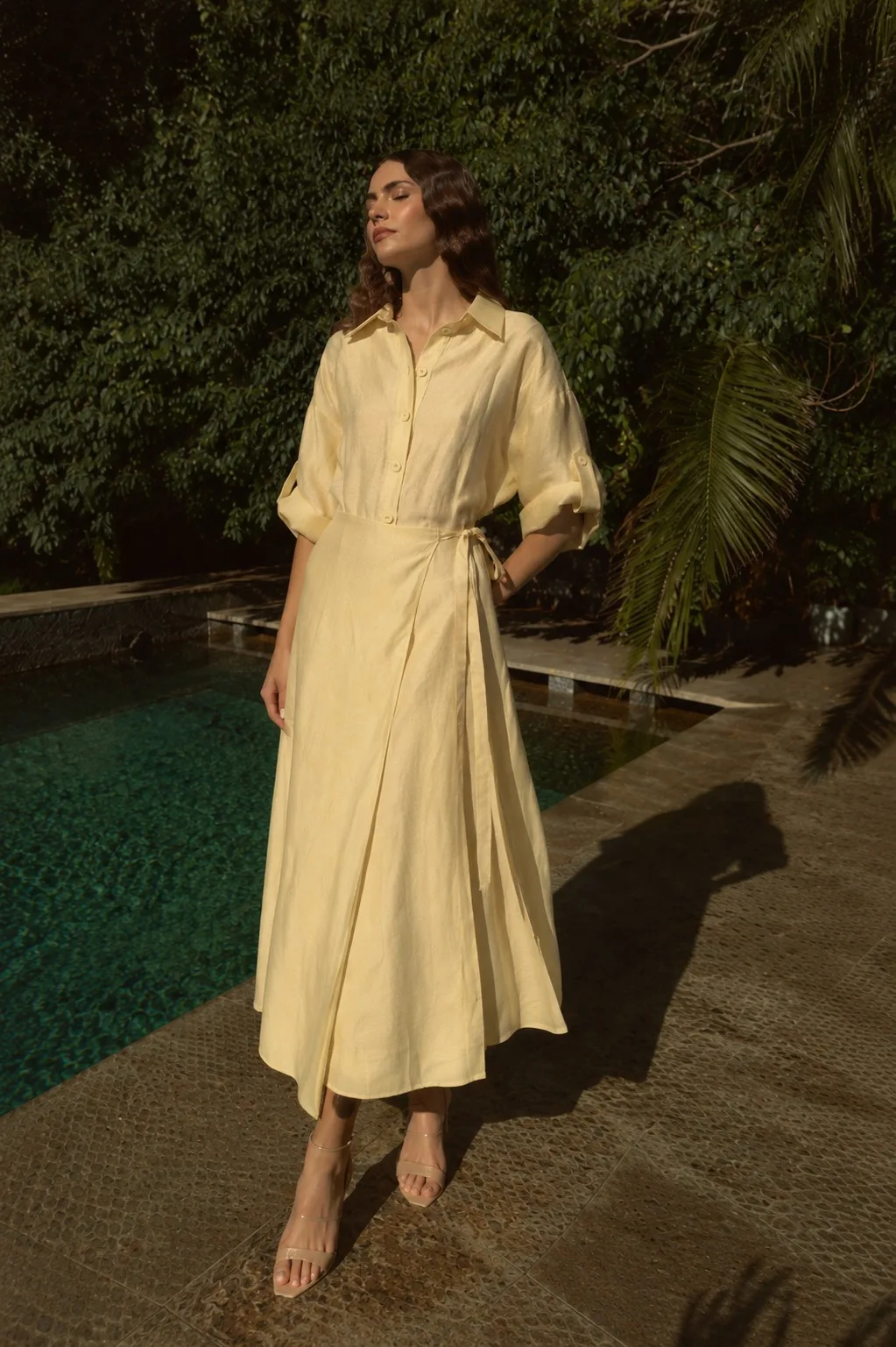 Костюмы и платья 👗-40% с этого стенда