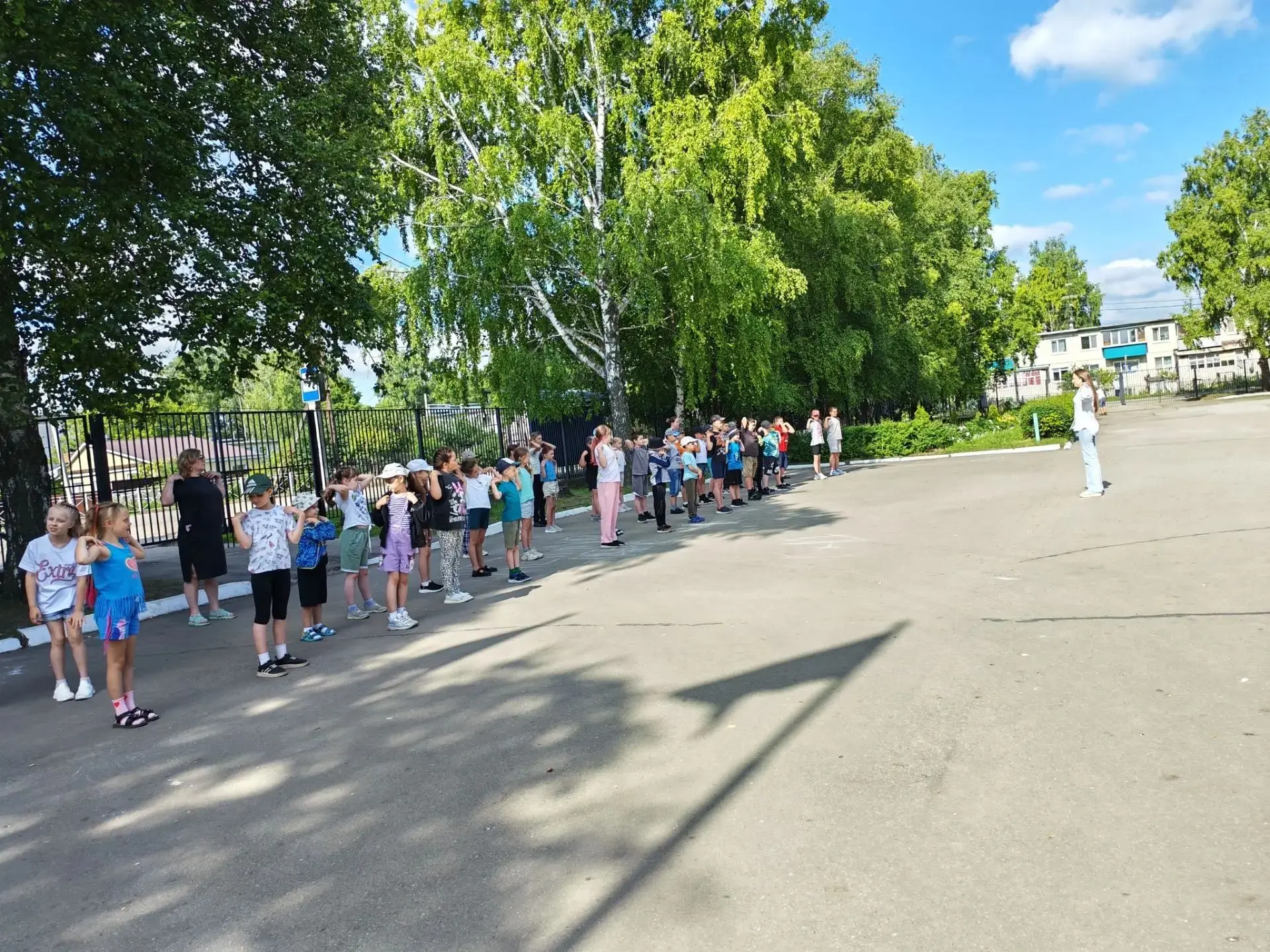 🎉 День творчества в нашем летнем лагере — прошёл на ура! 🎉

Утро началось по традиции: сдача рапор