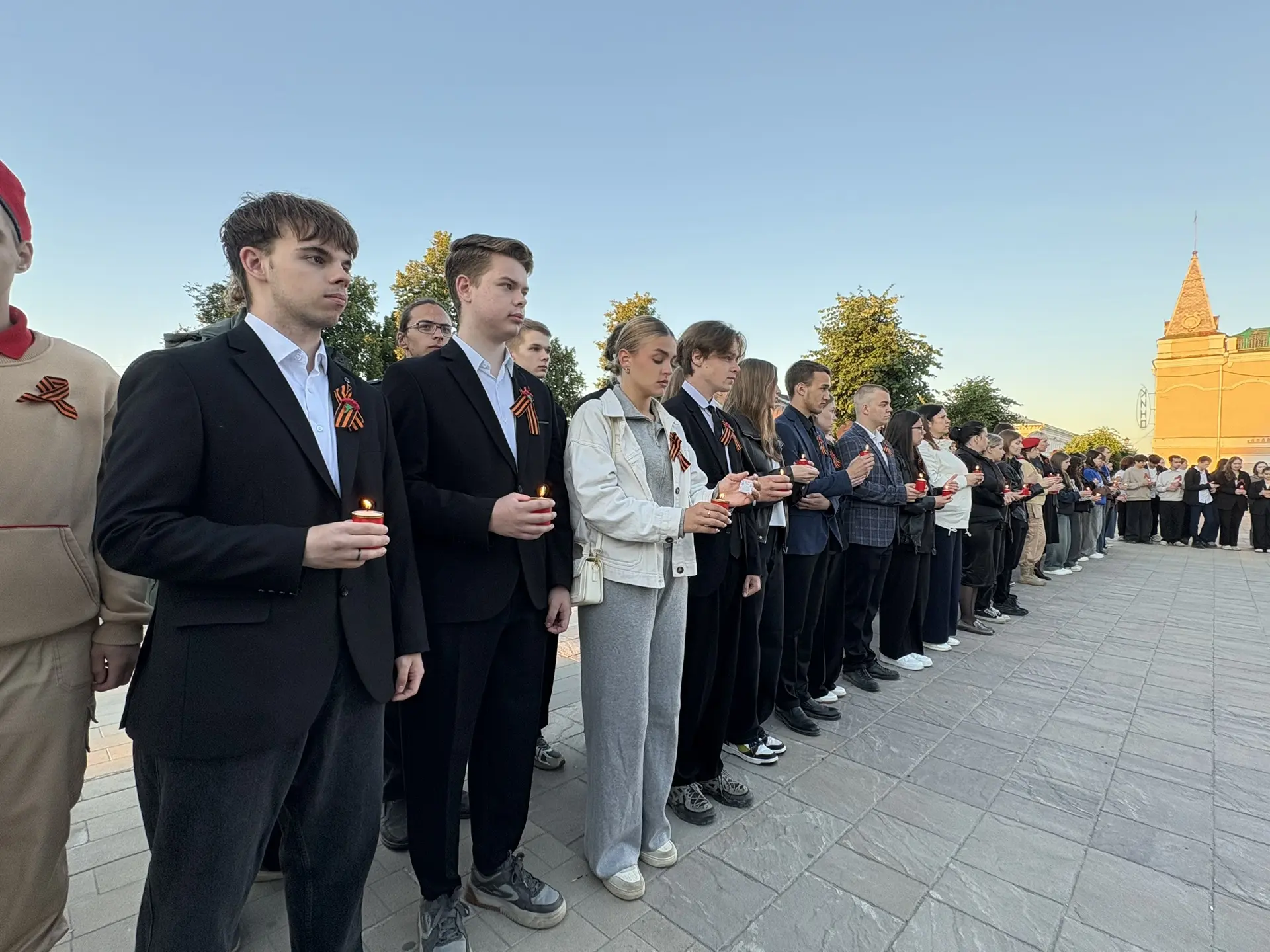 Выпускники нашей школы приняли участие в торжественном митинге, посвящённом Дню памяти и скорби.
22 