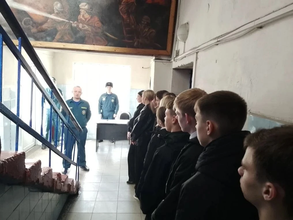 🚒 10-классники в гостях у пожарных-спасателей 13 апреля учащиеся 10-х классов МБОУ СШ №23 посетили п