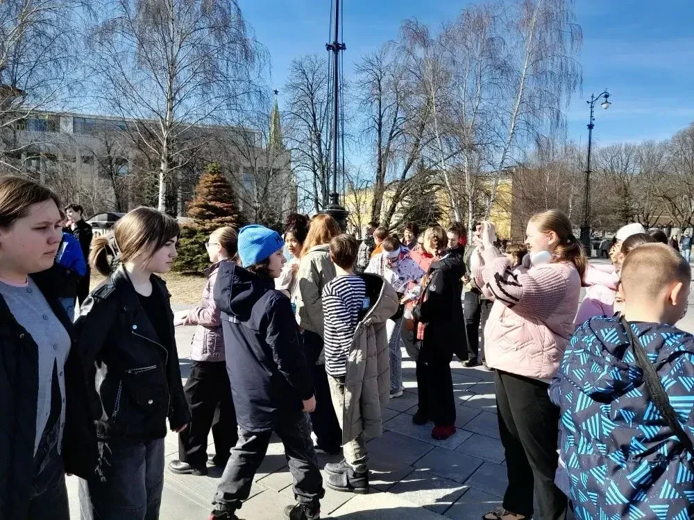 УРОК ПОЗНАНИЯ ОТЕЧЕСТВА для лицеистов состоялся в самом сердце столицы России. Школьный десант 6а (к