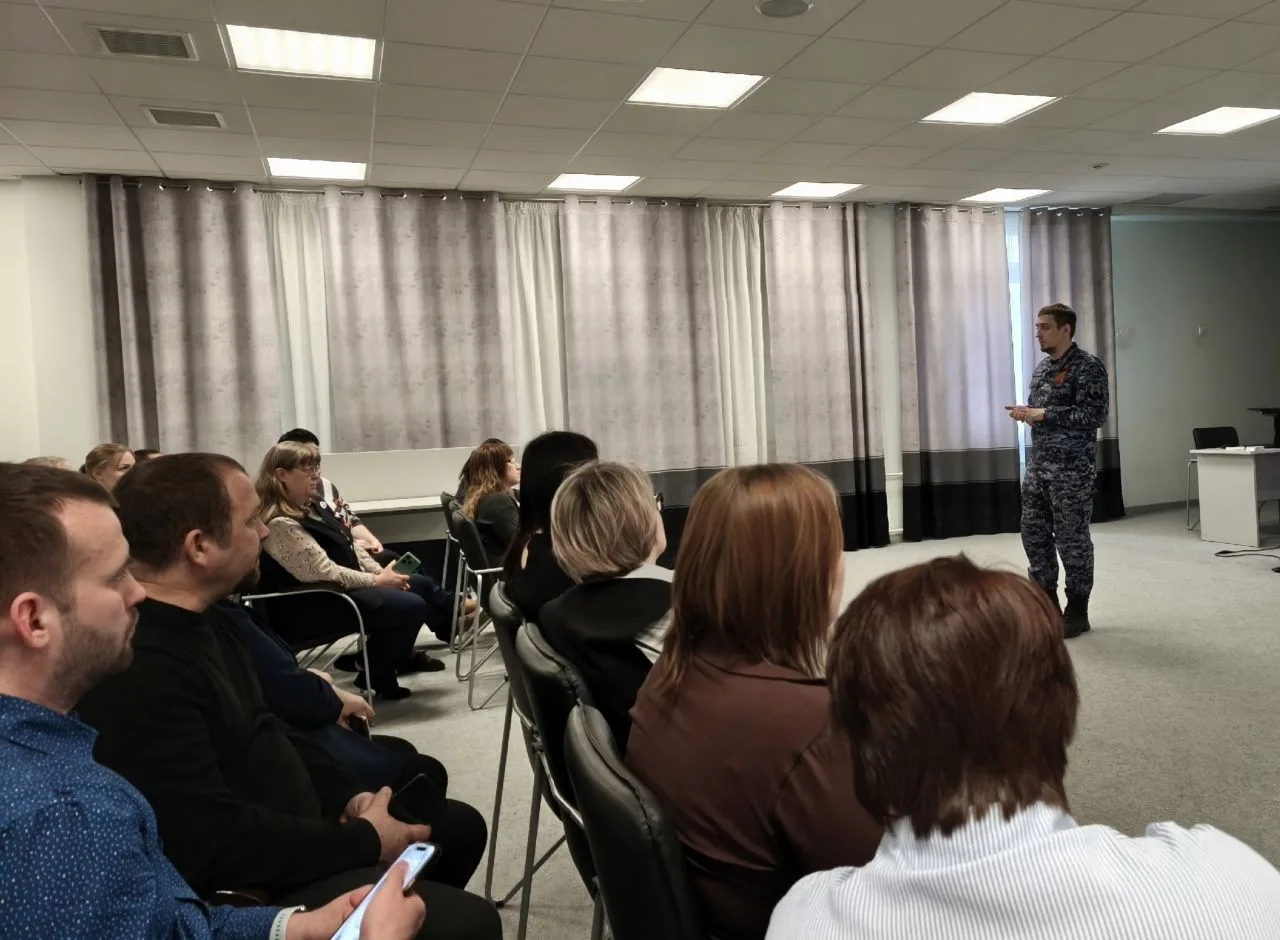 📚 Безопасность в школе: встреча с профессионалом    Сегодня в нашей школе прошла важная встреча с мл