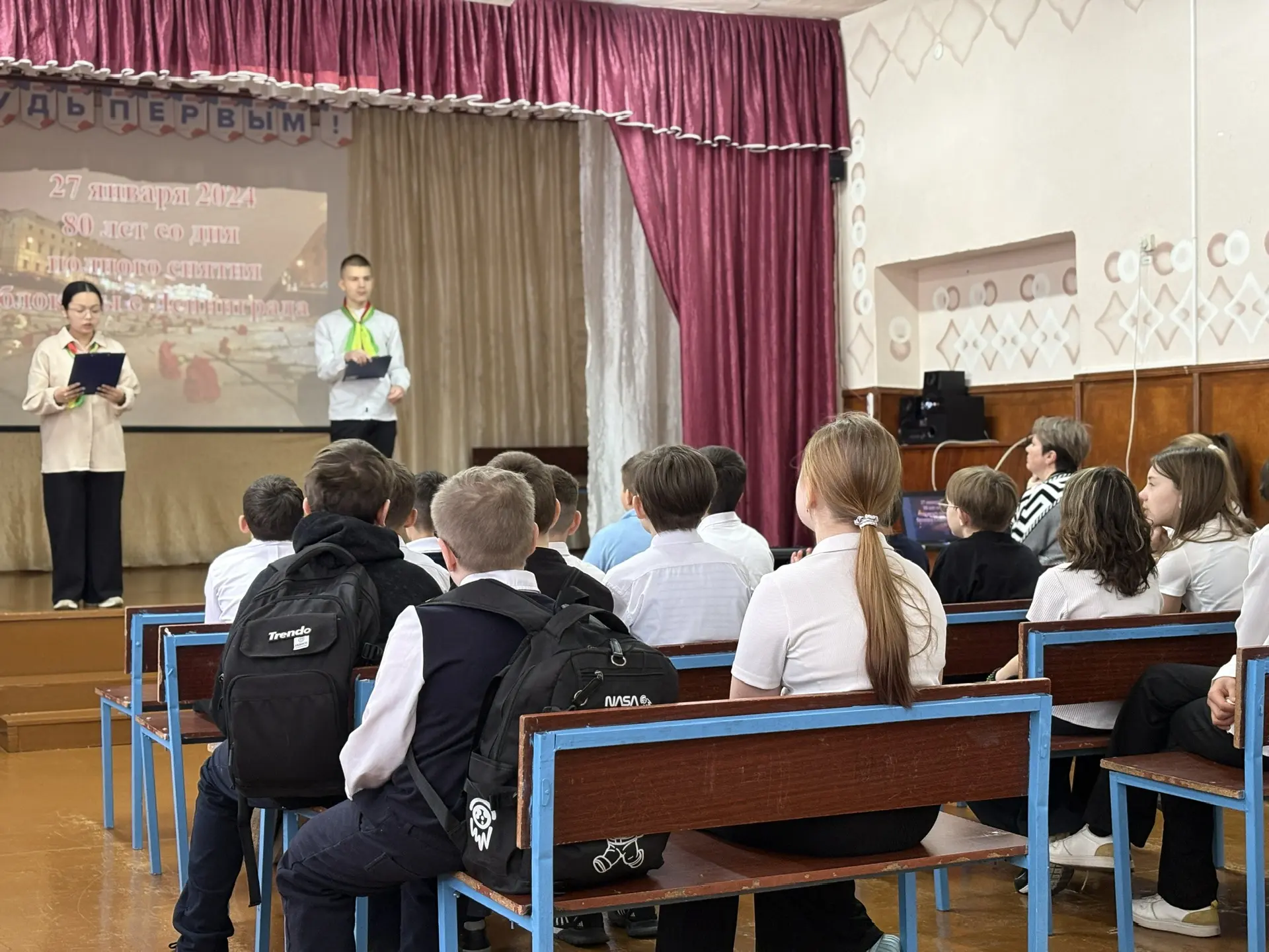 27 января —день, когда Ленинград освободился от ужаса блокады. В нашей школе прошли пам...