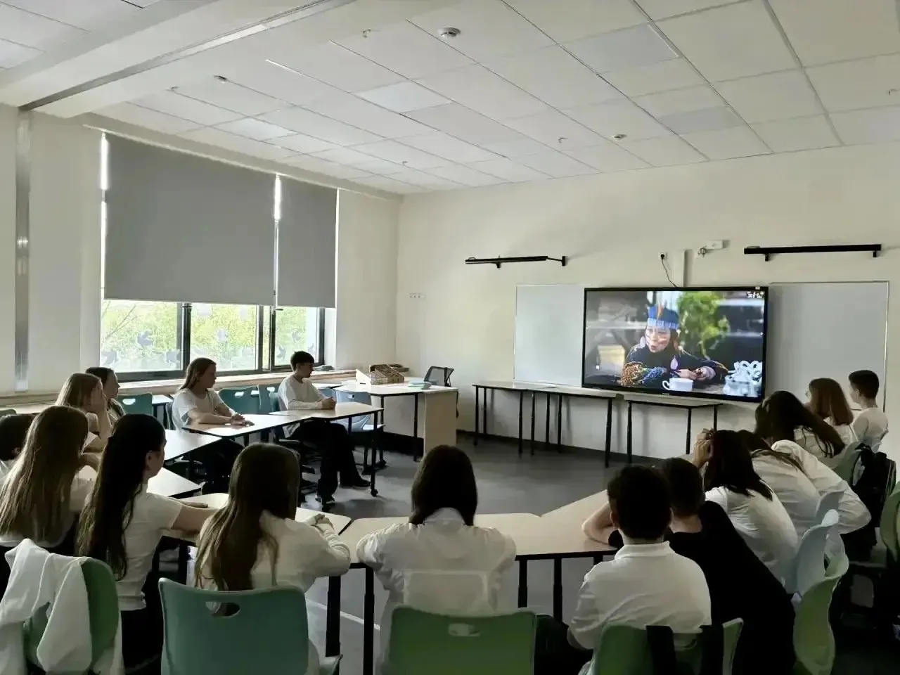 КИНОПОКАЗЫ   🎬 Друзья! В нашем Образовательном квартале продолжается проект «Кино в школе», и накану