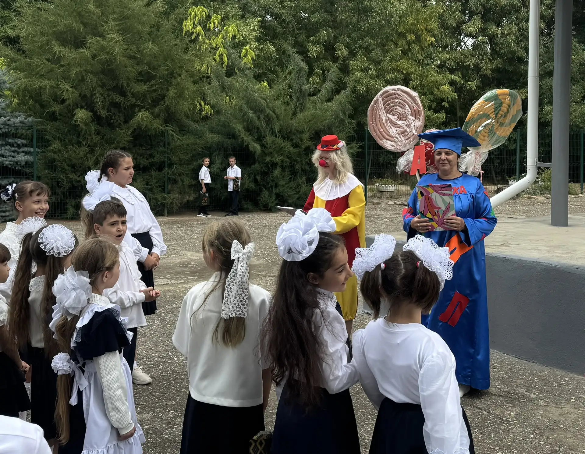 В Доме культуры посёлка Новый Маяк прошла праздничная игровая программа «По ступенькам ...
