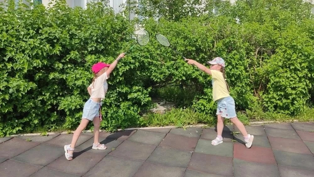 ✨Настоящее лето — оно здесь, в звонком смехе друзей! ☀️
Летняя детская площадка — это центр маленько