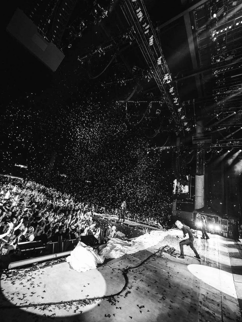 Последний концерт Evanescence во Флориде 😍

Новый альбом «Sanctuary» скоро прозвучит по всему миру.