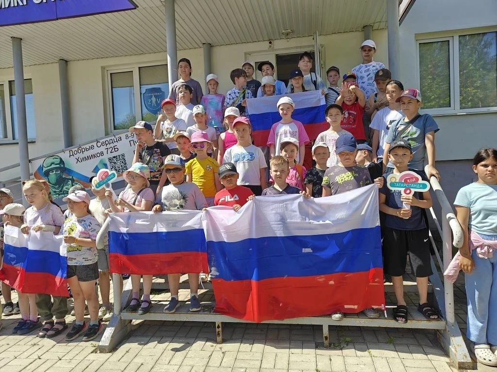 В преддверии Дня России в нашем пришкольном лагере под руководством воспитателей были организованы у