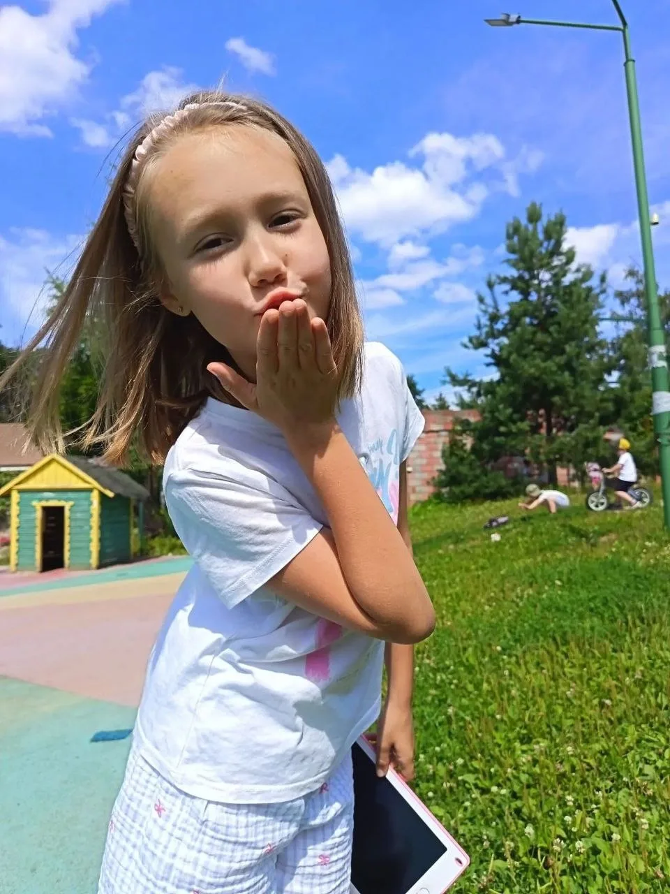 Отличного дня, друзья!☀️🌸🤩👓