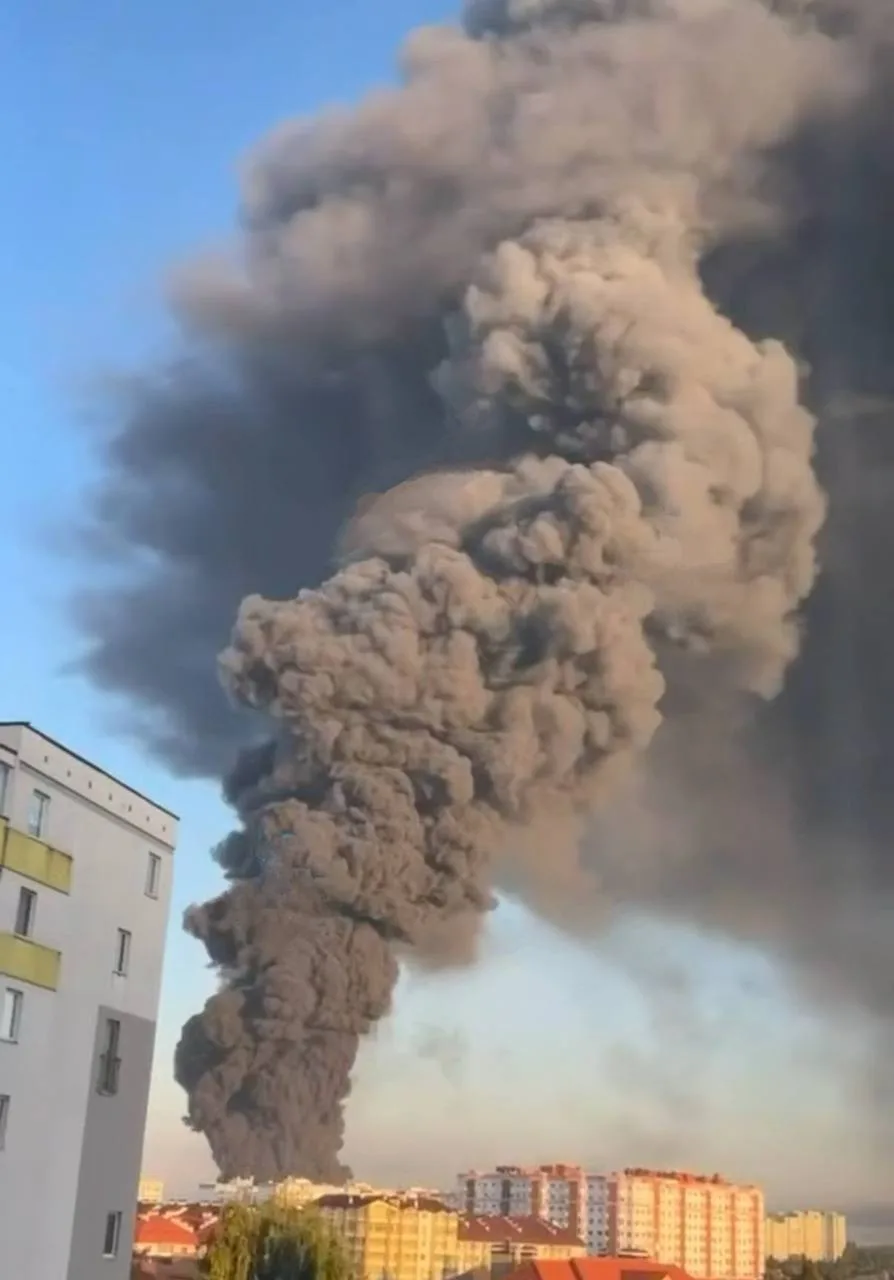 Стало известно, что за бутылки с живой водой разлетались вчера на складе предприятия  в...