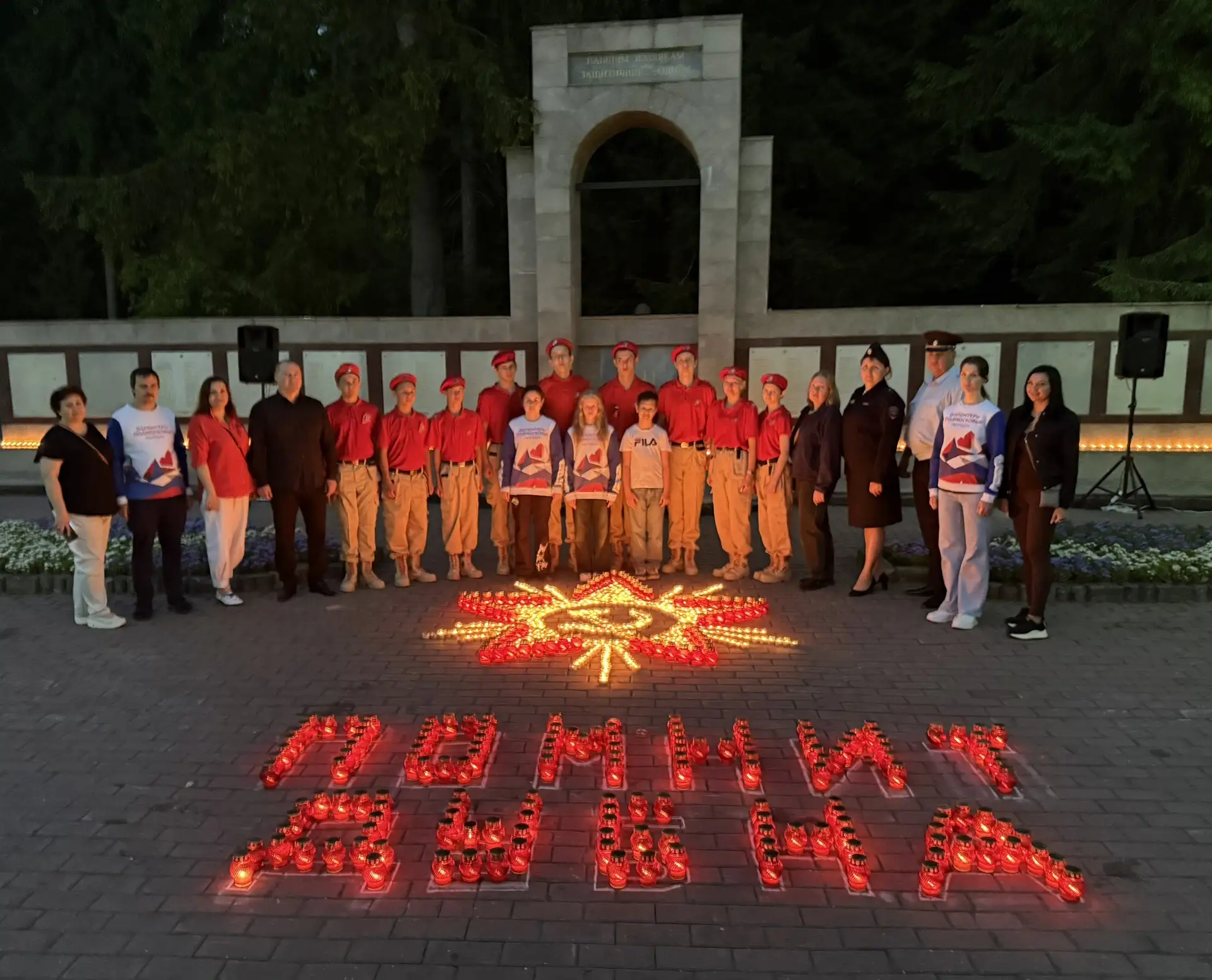 🪖В День памяти и скорби, юнармейцы и волонтёры школы  №7 города Дубны Московской области  приняли у