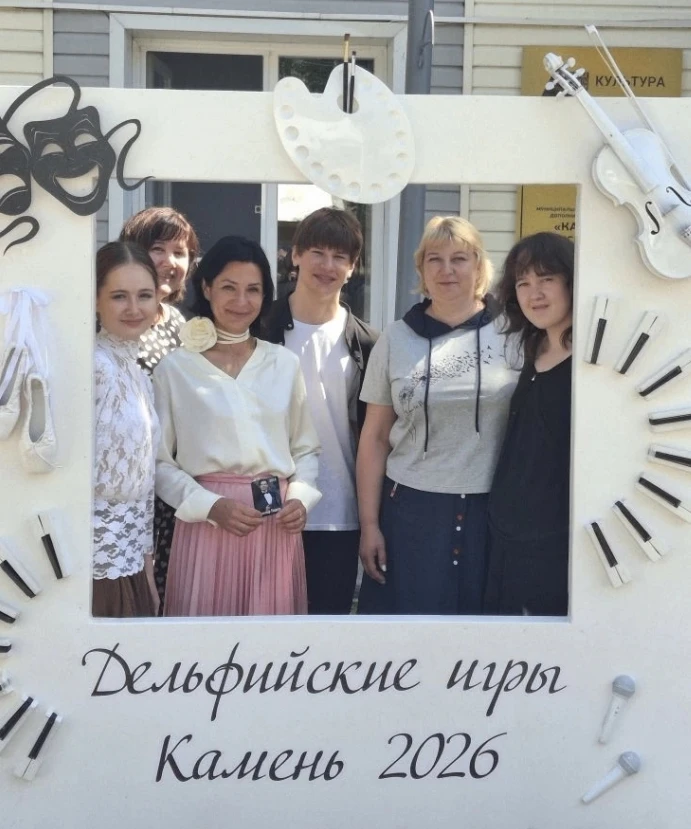 Творческие коллективы Новоалтайска с успехом выступили на фестивале «Дельфы» в Камне-на-Оби

В конку