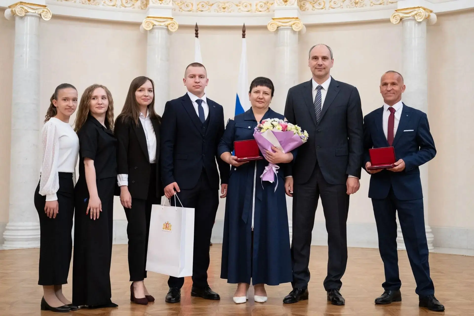 Гордость Алапаевского района: семья Гневановых удостоена государственной награды! 🎖👨‍...