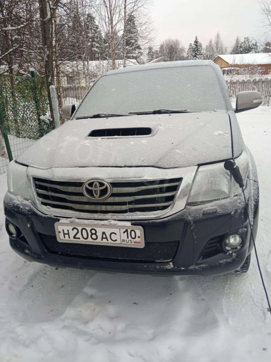 Представленный японский пикап Toyota Hilux 2014 года выпуска является исключительно лик...