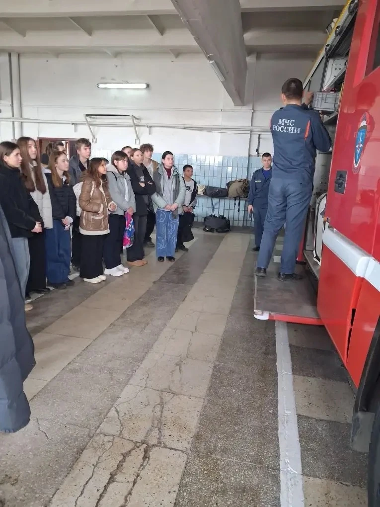 🧯В рамках профориентационной работы учащихся 8в класса посетили пожарно- спасательную часть 2 в Крас