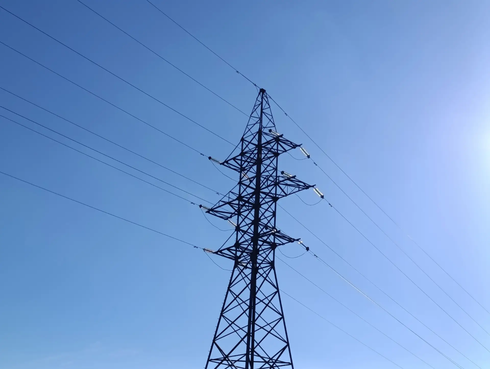 💡В 2026 году в Новгородской области реконструируют 11 ЛЭП

Сегодня, 19 июня, в правительстве Новгор