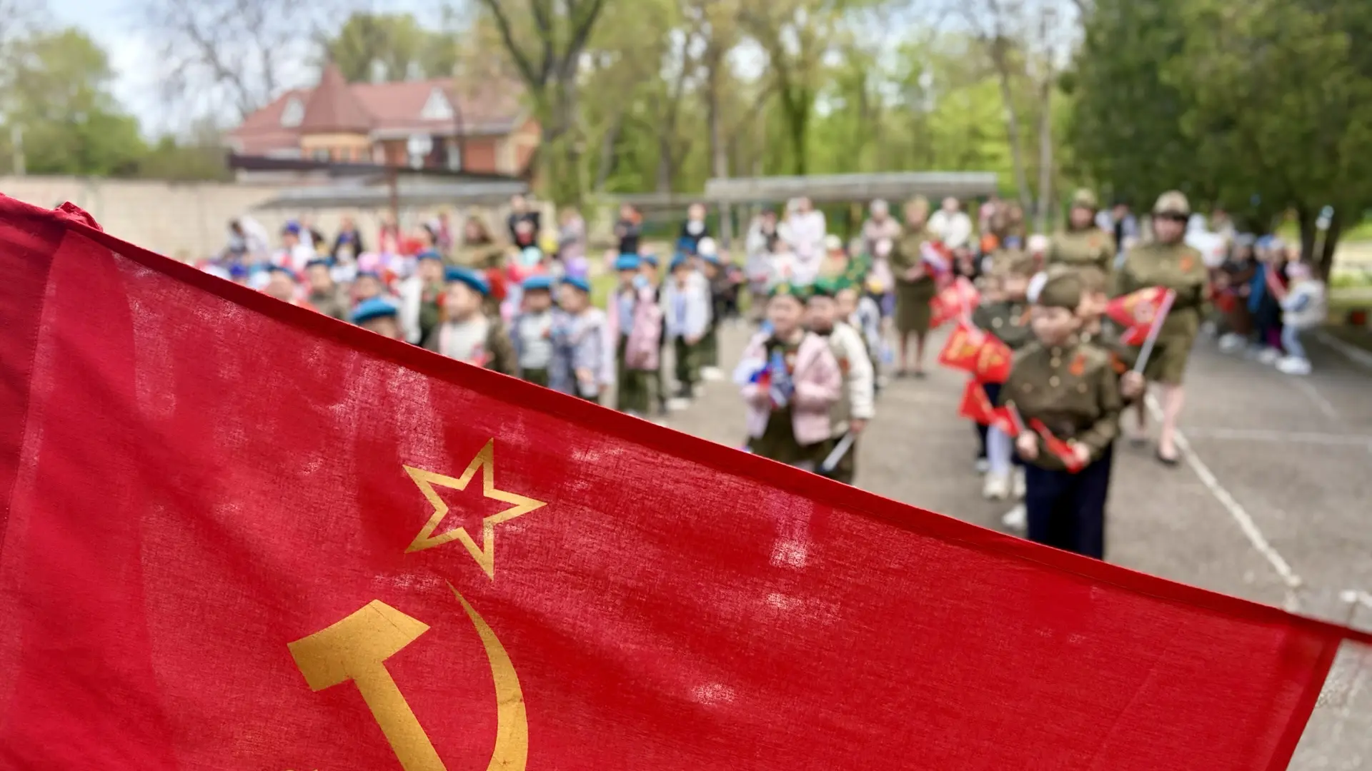 ⭐️Парад в честь 9 мая объединил детей и стражей дорог.
