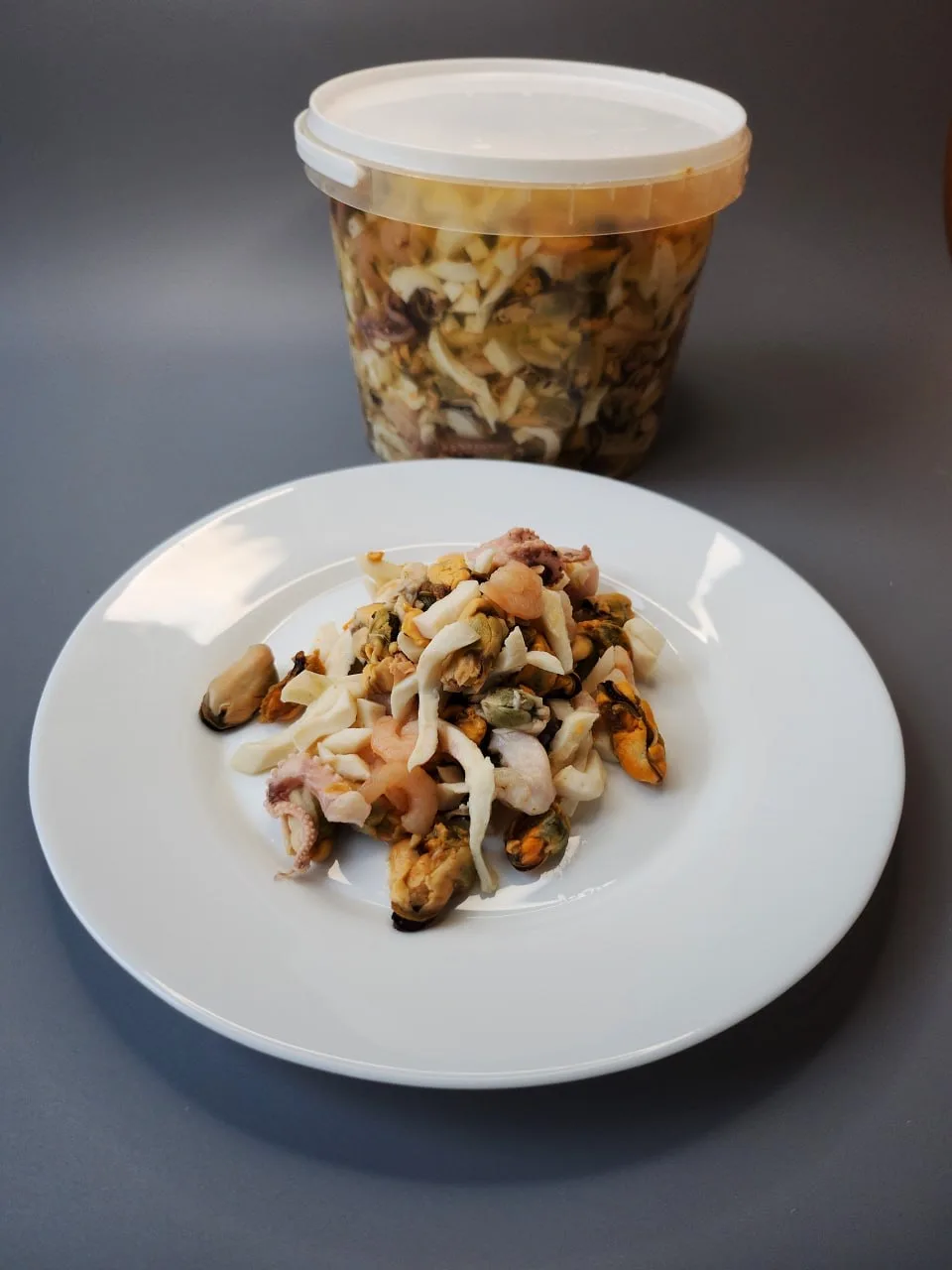 😋Коктейль из морепродуктов в масле 2,3 кг. Цена: 1920 руб за 1 банку (2.3кг) с НДС.  ☎️По всем вопро