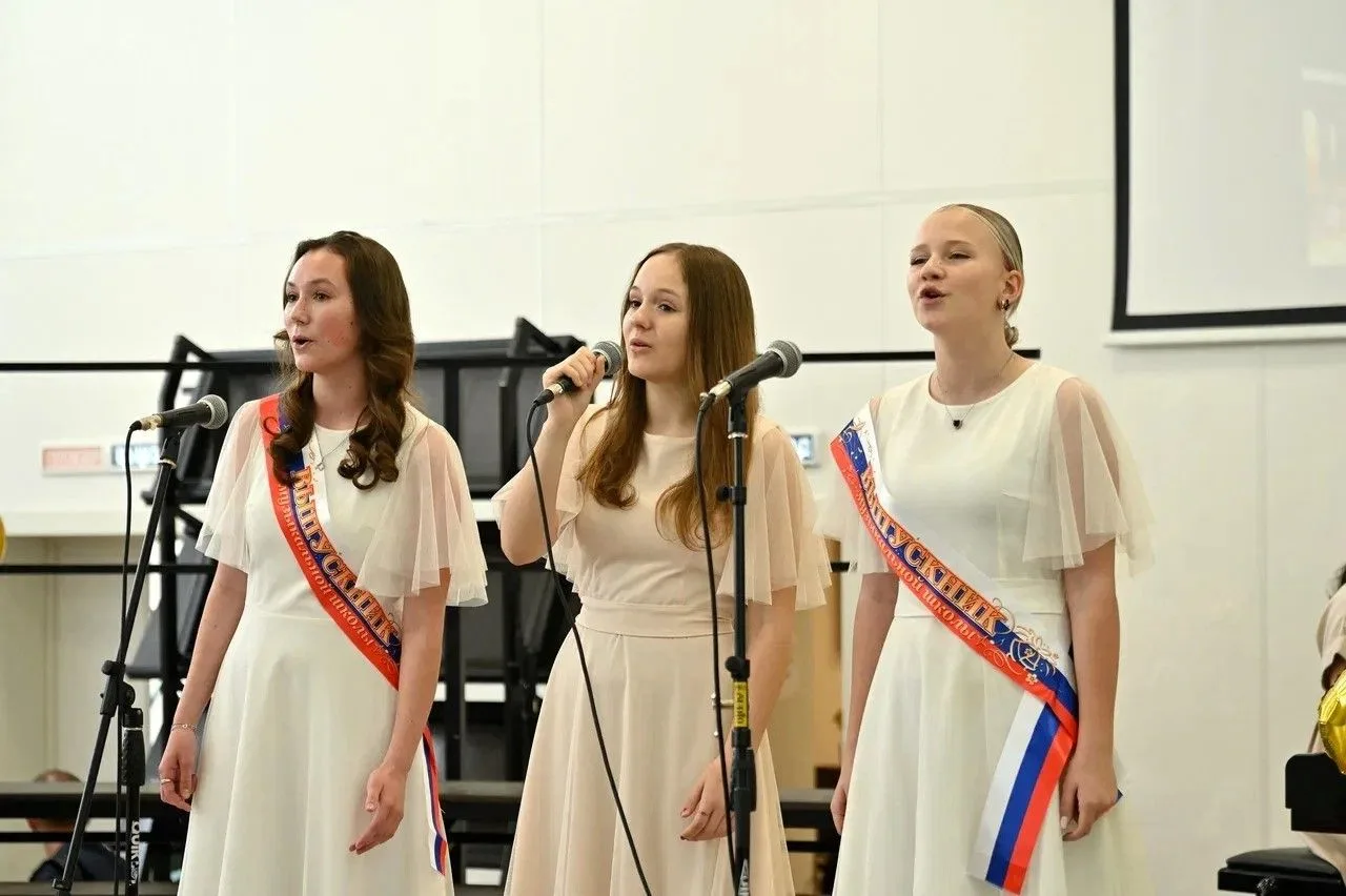 🔔 Музыка, цветы и шары: в Ступинской детской школе искусств прошел выпускной  В большом зале Ступинс