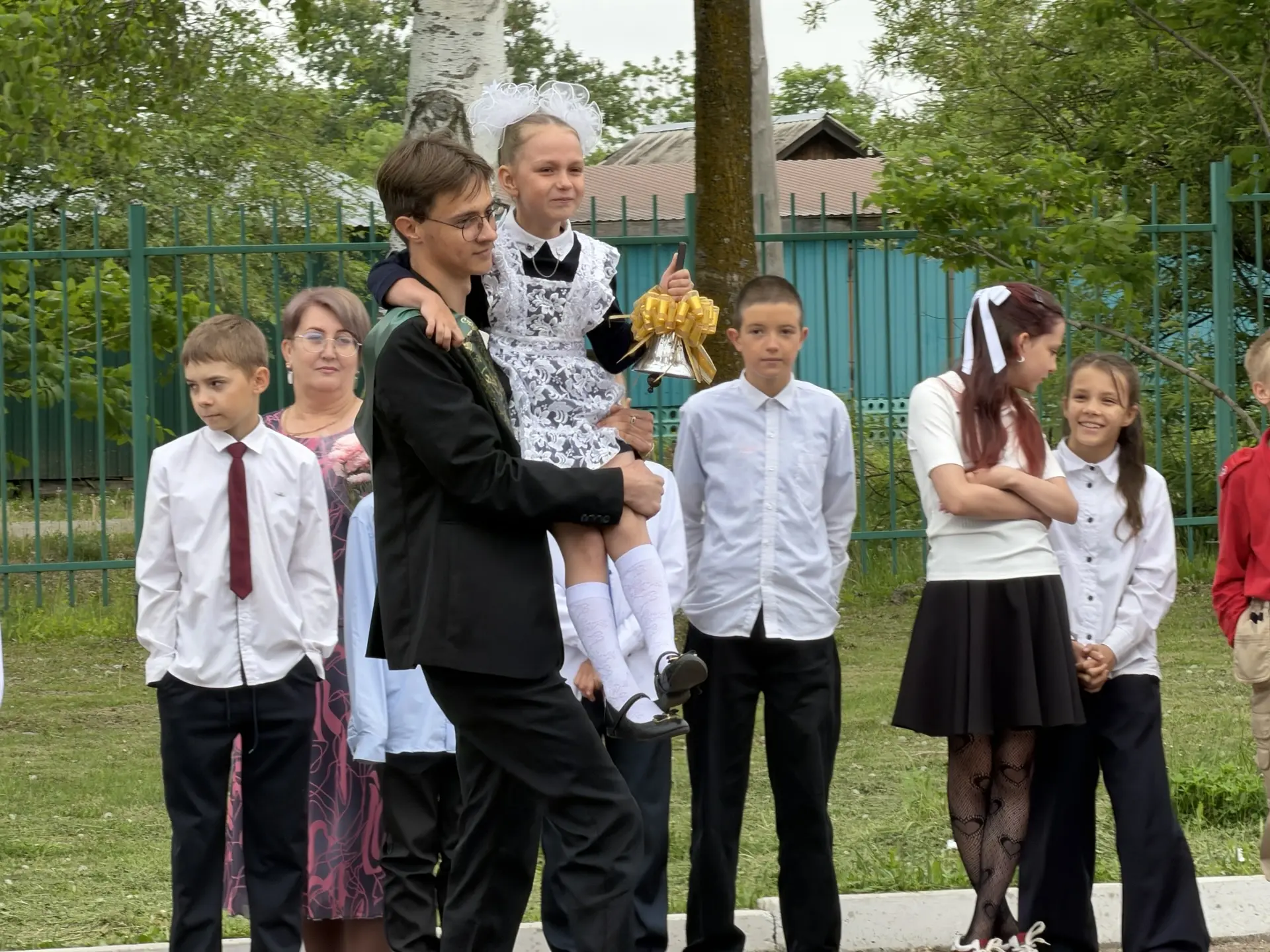 🔔✨Последний звонок: праздник грусти, надежд и новых начинаний!

🌎Сегодня в нашей школе прозвучал ф
