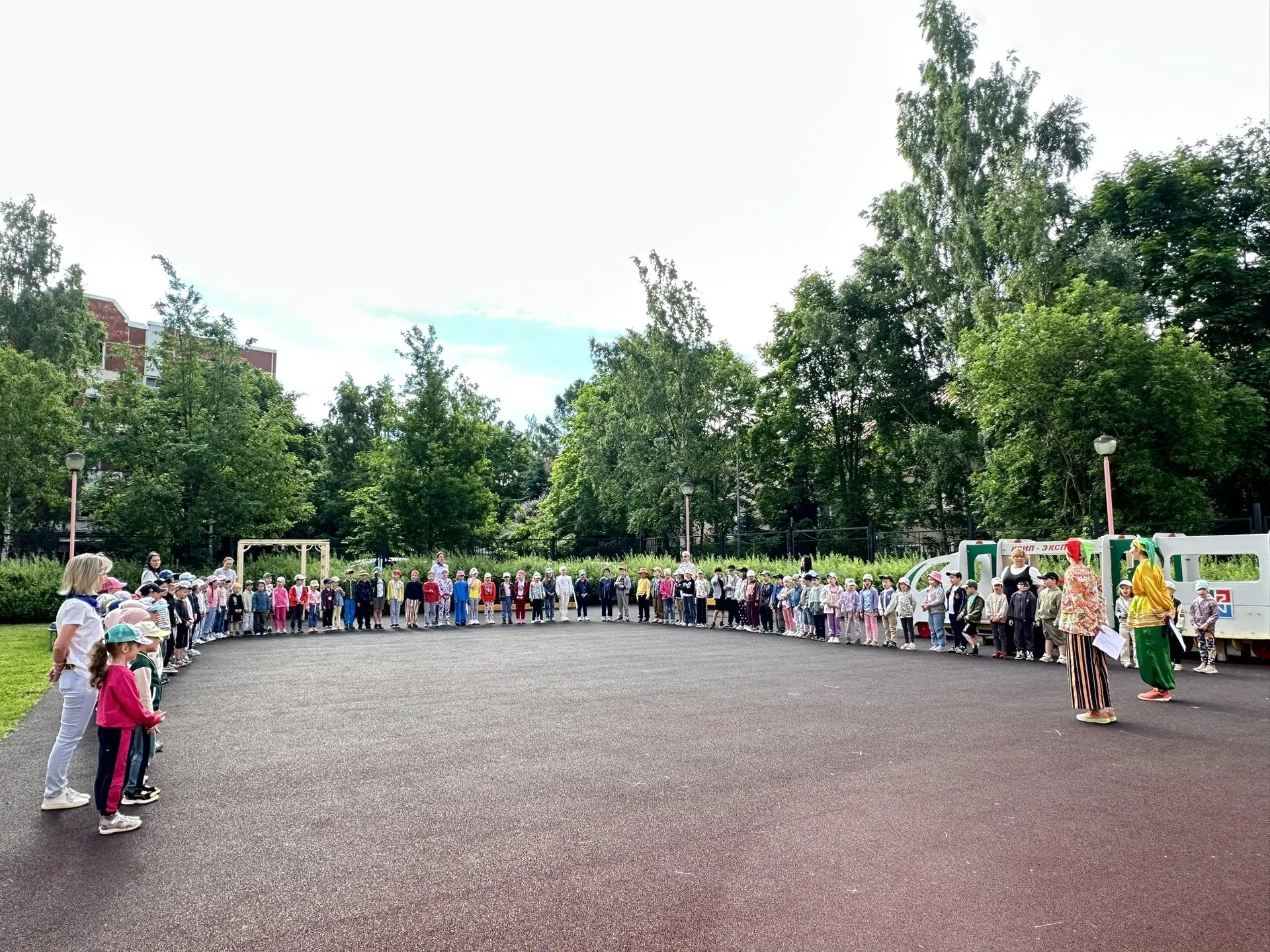 🇷🇺 День России в нашем классном саду: как это было!

Сегодня с самого утра в нашем классном саду ц