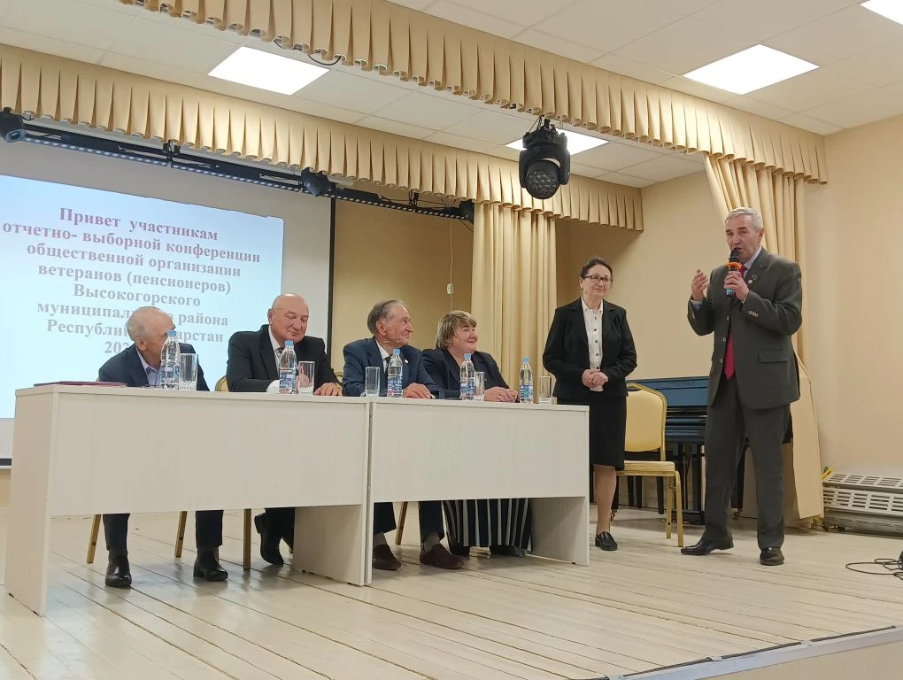 Поздравили Заместителя Председателя районного Совета ветеранов, всеми уважаемую Галимов...