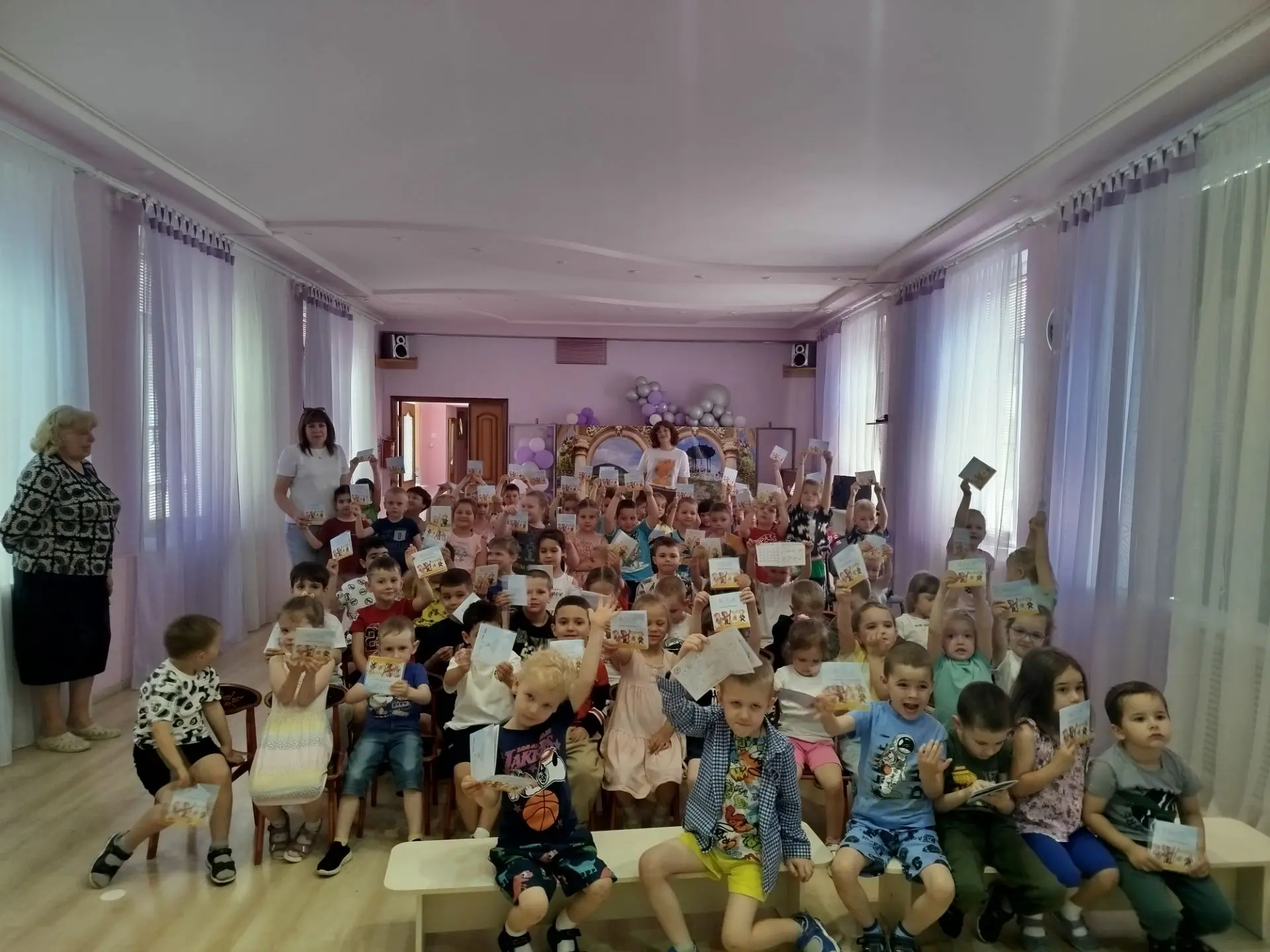 Сегодня в гостях у наших воспитанников (5-7 лет) побывала Анна Алексеевна Попович — врач-стоматолог 