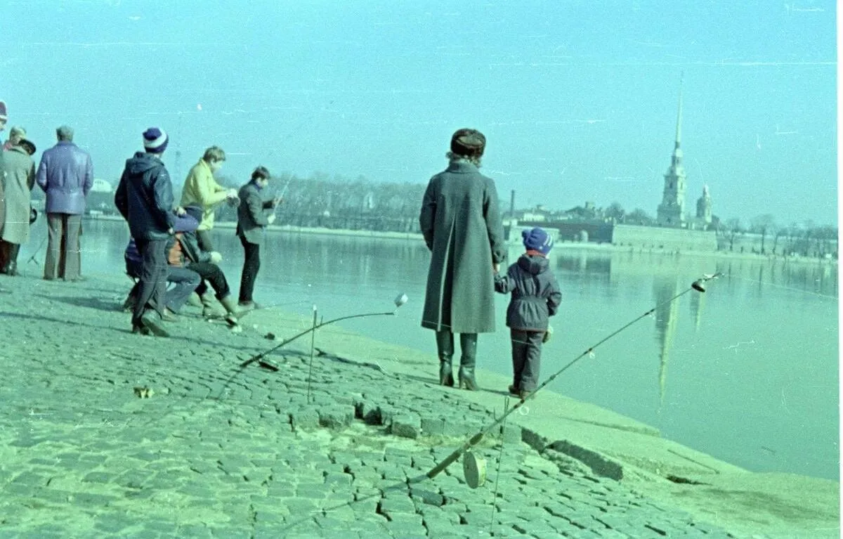 🎣 Тихая рыбалка на Стрелке. Ленинград, 1982 год.