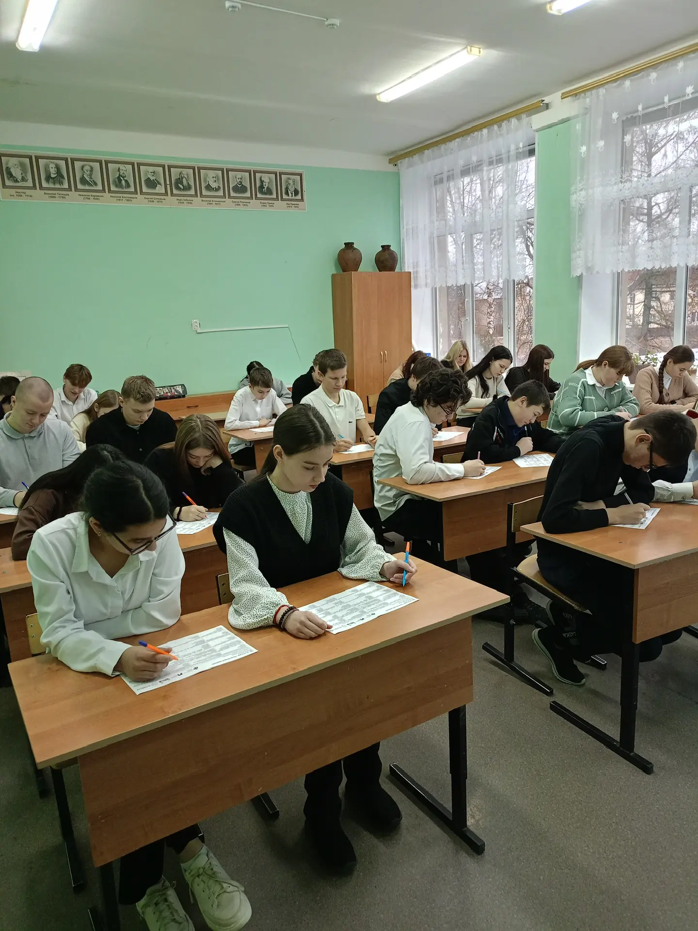 5 декабря учащиеся и педагоги школы  приняли участие в Международной акции « Тест по ис...