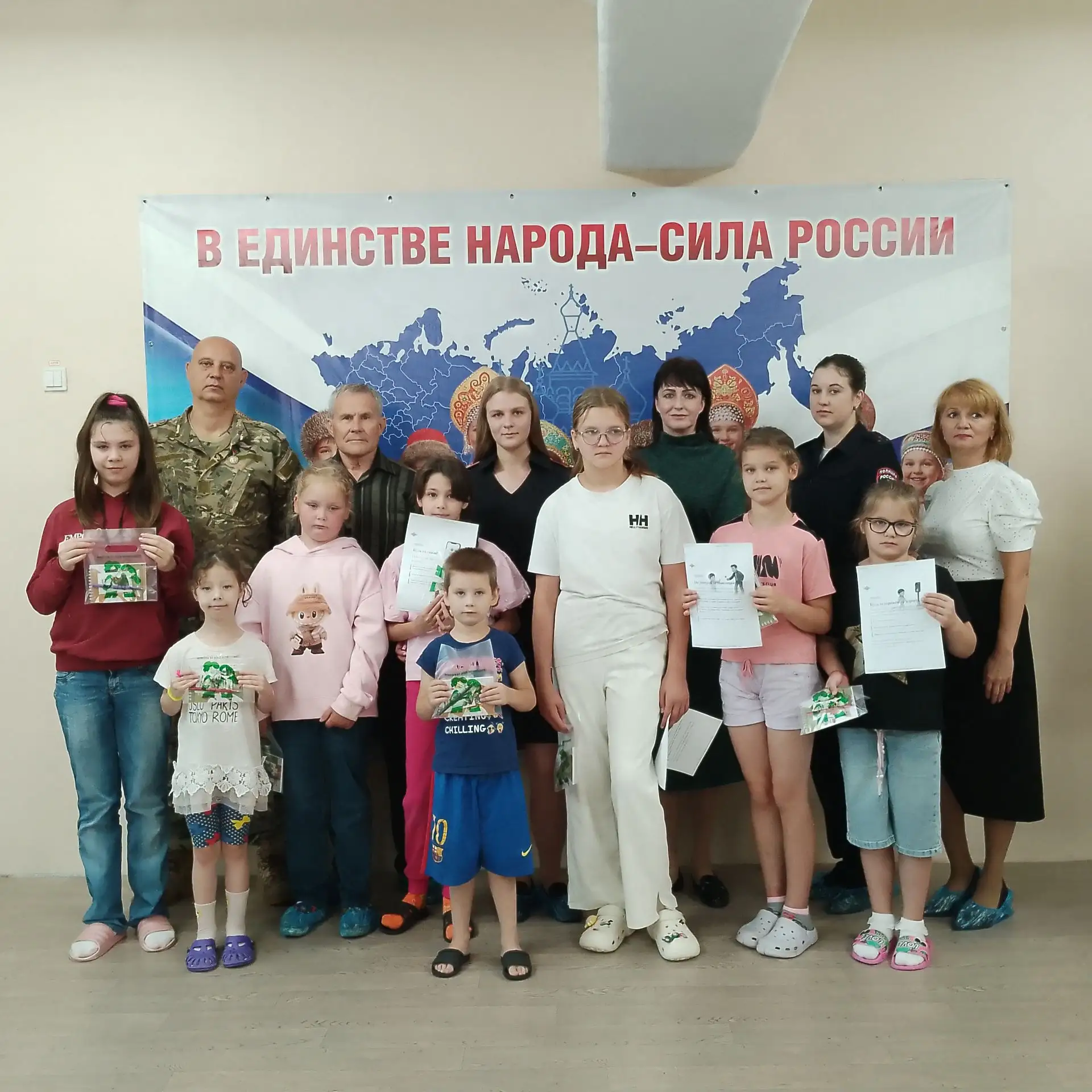 В Ванинском районе полицейские совместно с представителями общественности поздравили во...