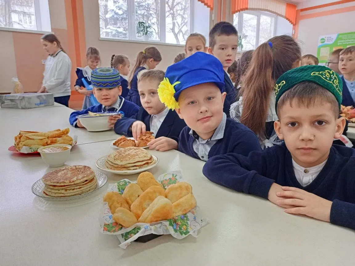 🥧28 января ученики 1А, 1Б, 1Г, 2В, 3Б, 4В, 5Б, 5Г и 7Г приняли участие в  гастрономическом флешмобе 