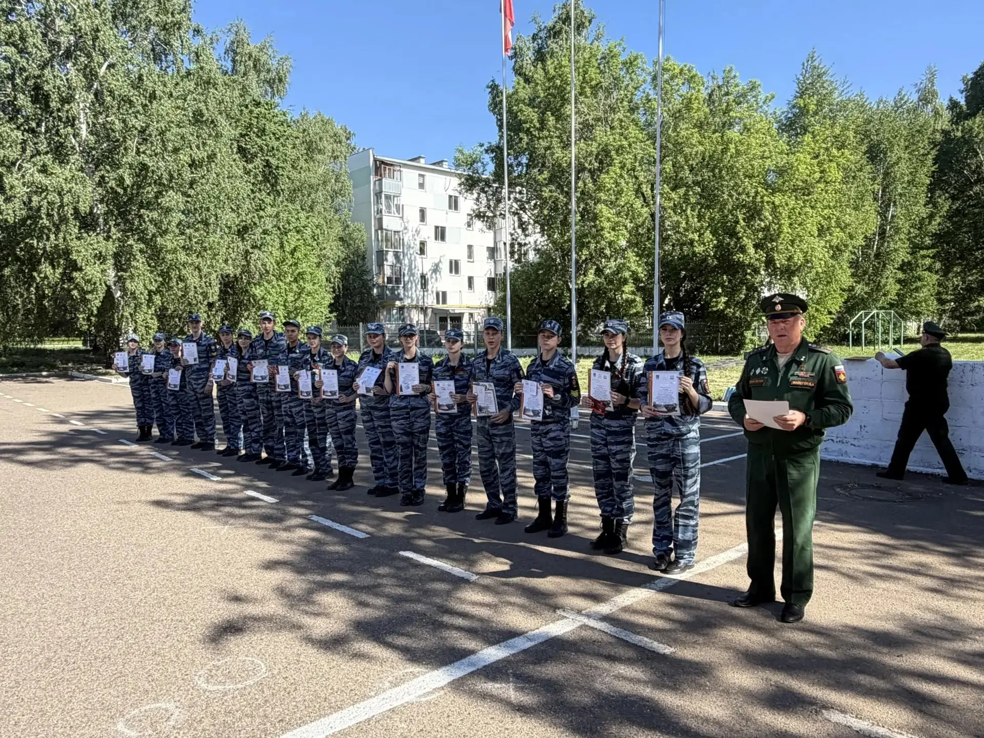 Сегодня прошло последнее  построение в учебном году. 
Кадеты были отмечены директором школы за дости