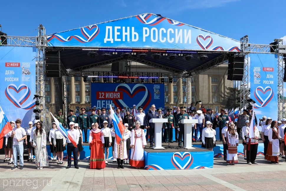 Олег Мельниченко поздравил молодых лейтенантов с выпуском из Пензенского артинститута

Торжественная