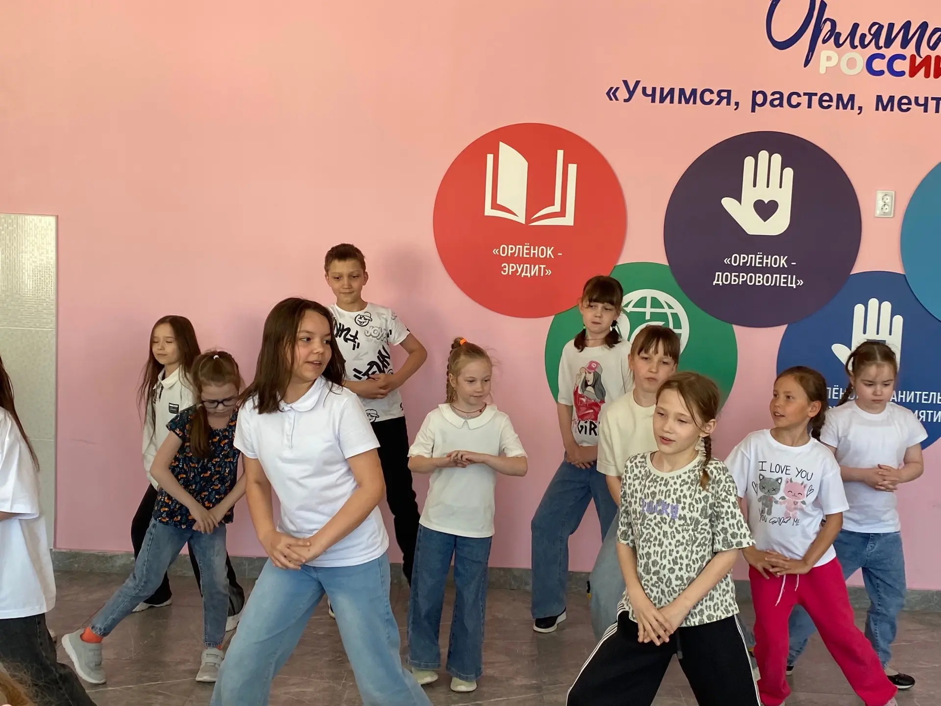 "ЗДРАВСТВУЙ, ЛЕТО!" 🎉

Концерт «Здравствуй, лето!» — праздник радости и творчества! 

Сегодня в наш