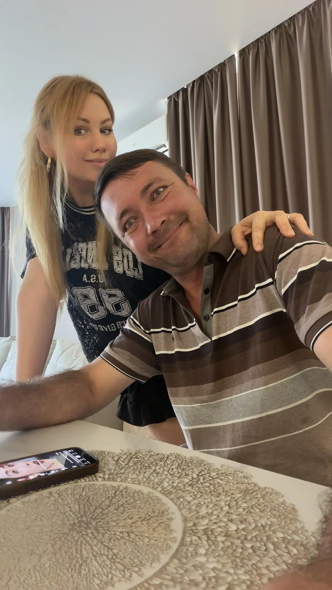 С добрым утром мои родные
Всем замечательного вам дня♥️
А я приготовила завтрак и встречаем своих ро