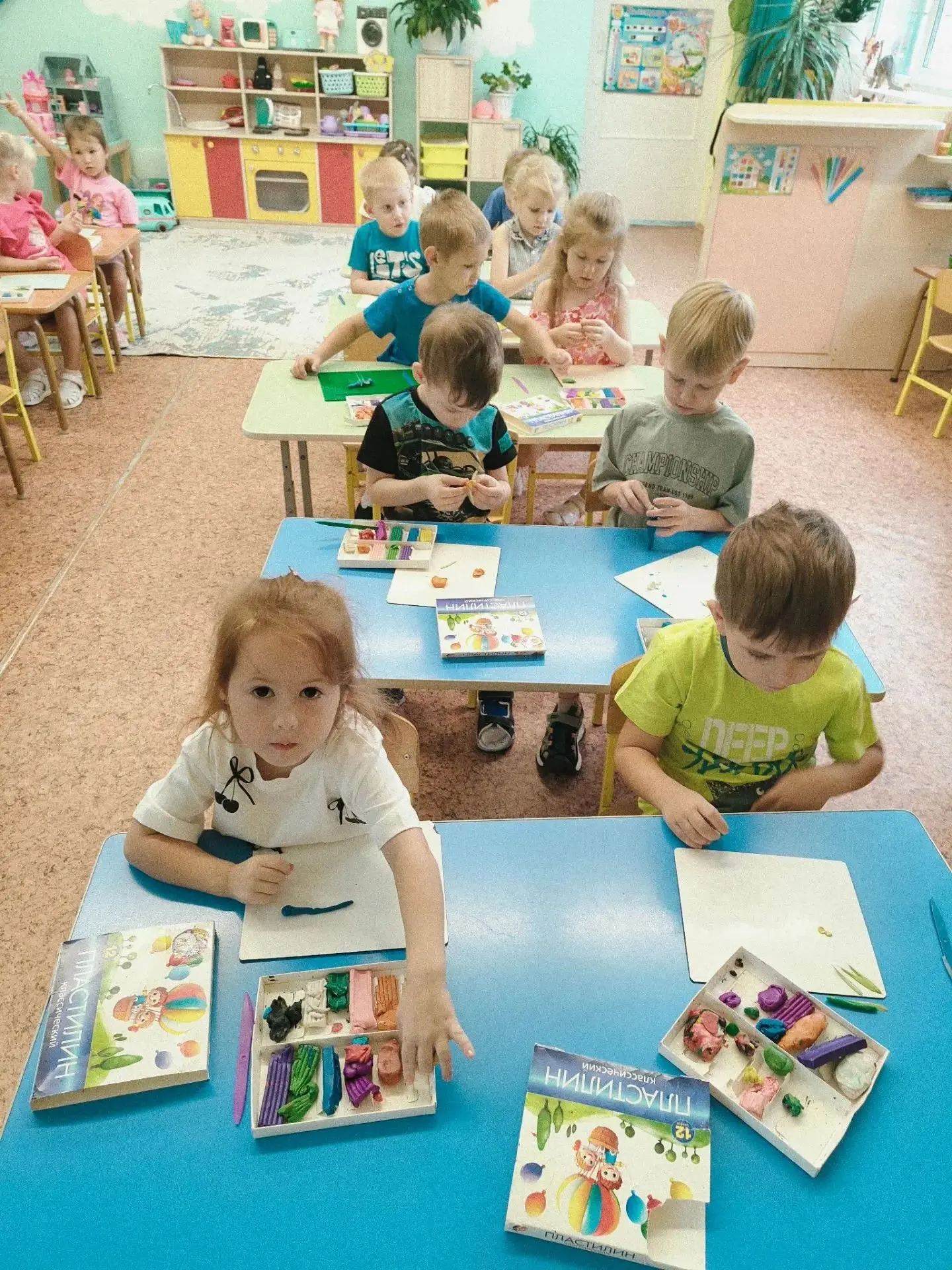 Стрекозы из пластилина и семян клёна — "наши маленькие шедевры!"