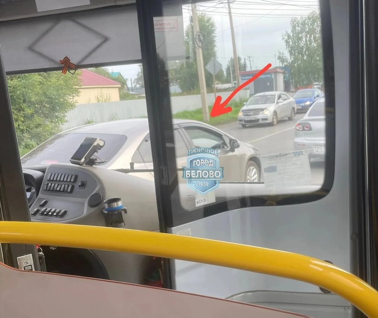 Водители, научитесь уважать других на пробке, как положено вставать в очередь и не лезт...