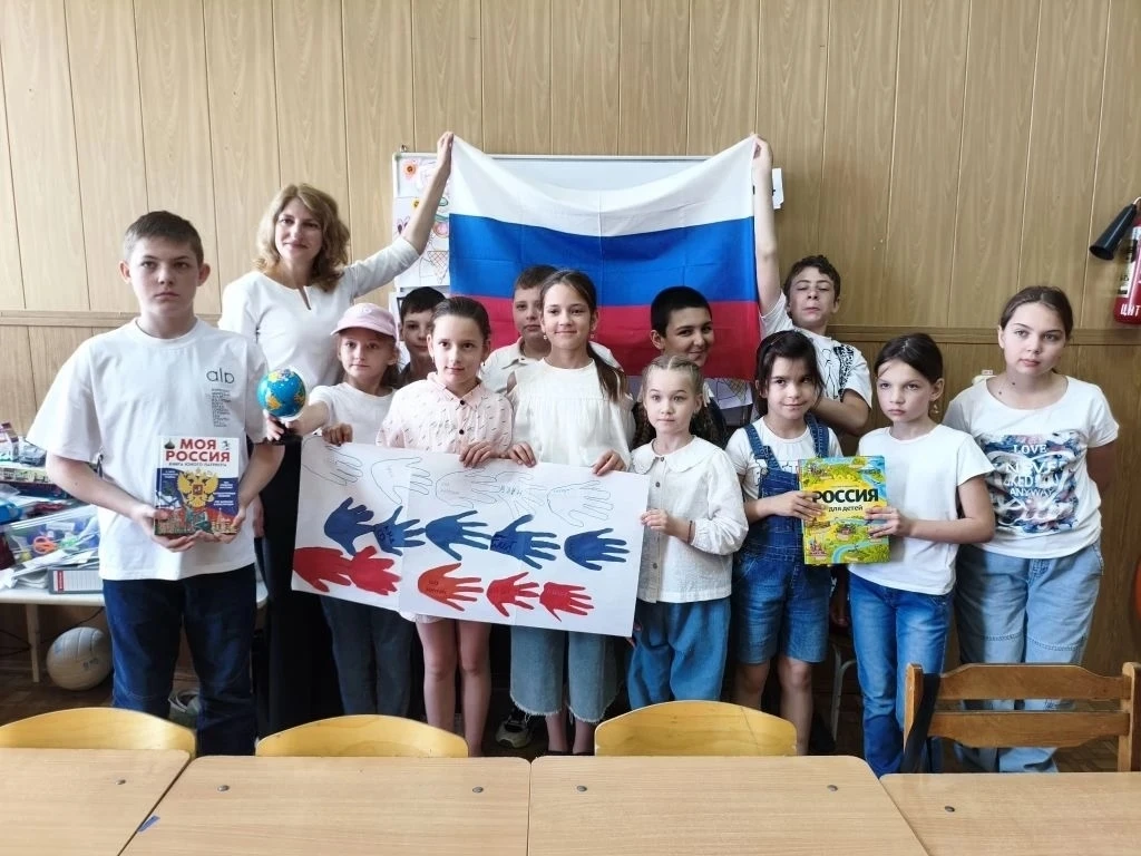 🇷🇺 «С Россией в сердце!»

Именно так сегодня можно назвать день нашего дружного отряда «Булавки».
