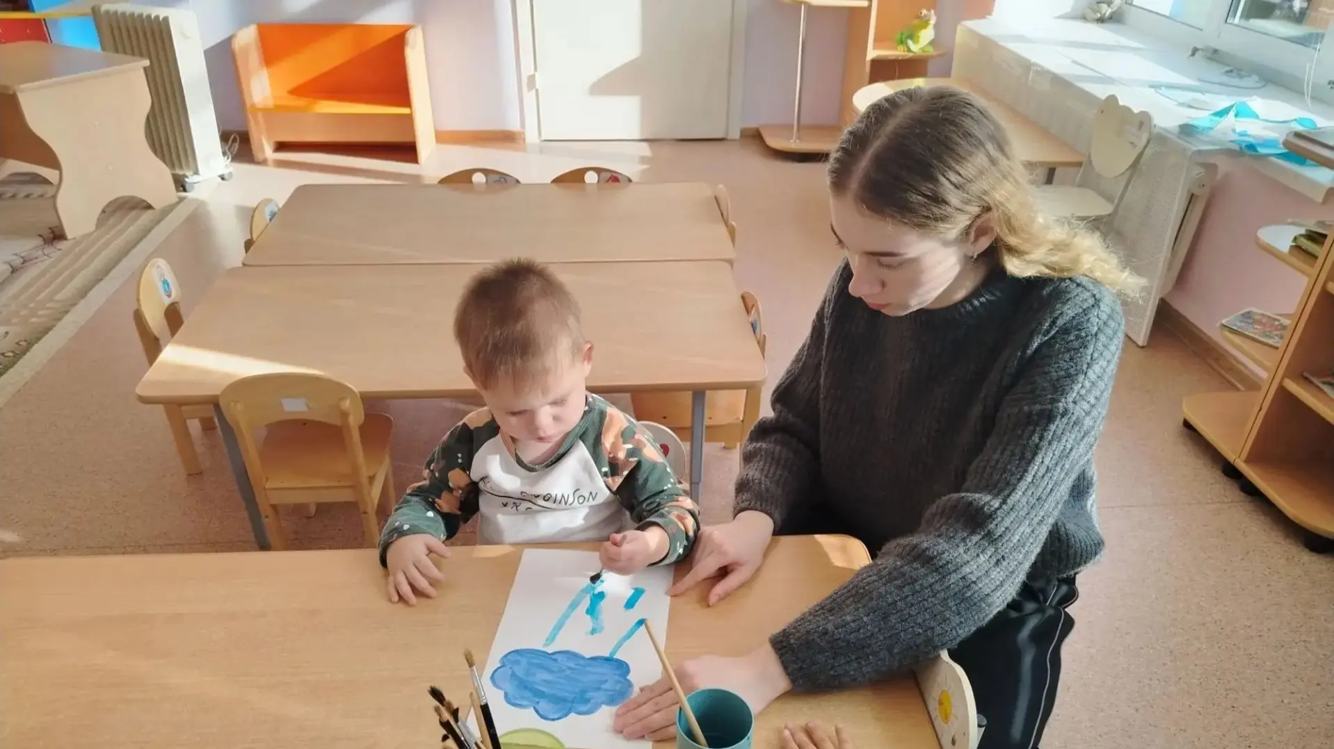 Сегодня в группе «Колокольчик» прошло увлекательное занятие по рисованию под названием ...