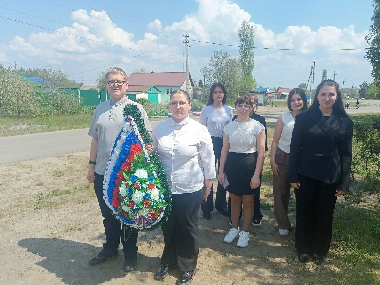 Сегодня наша торжественна церемония спуска государственного флага Российской Федерации, посвящена Дн