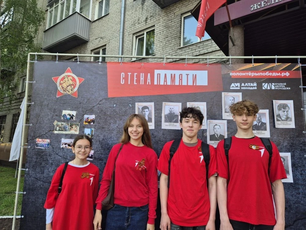 🌟 Память в наших сердцах!  Сегодня активисты нашей школы и «Движения Первых» вместе со старшим вожат