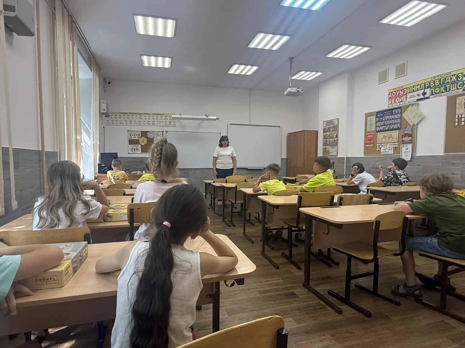 🕊️🗣️🧩 Новая неделя в нашем лагере дневного пребывания началась насыщенно и разнообразно!

🕯️ Пят
