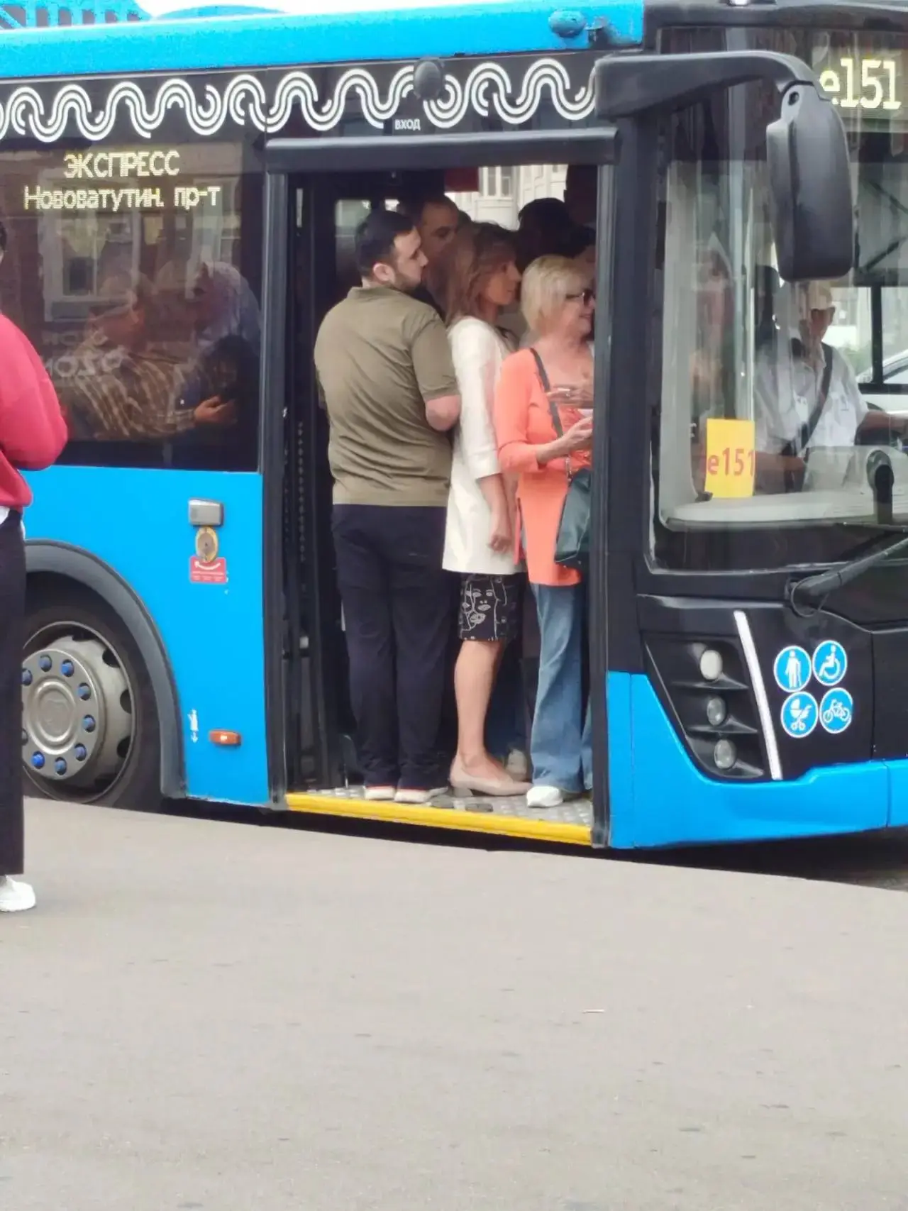 Такая вот "езда" бывает на автобусе е151.