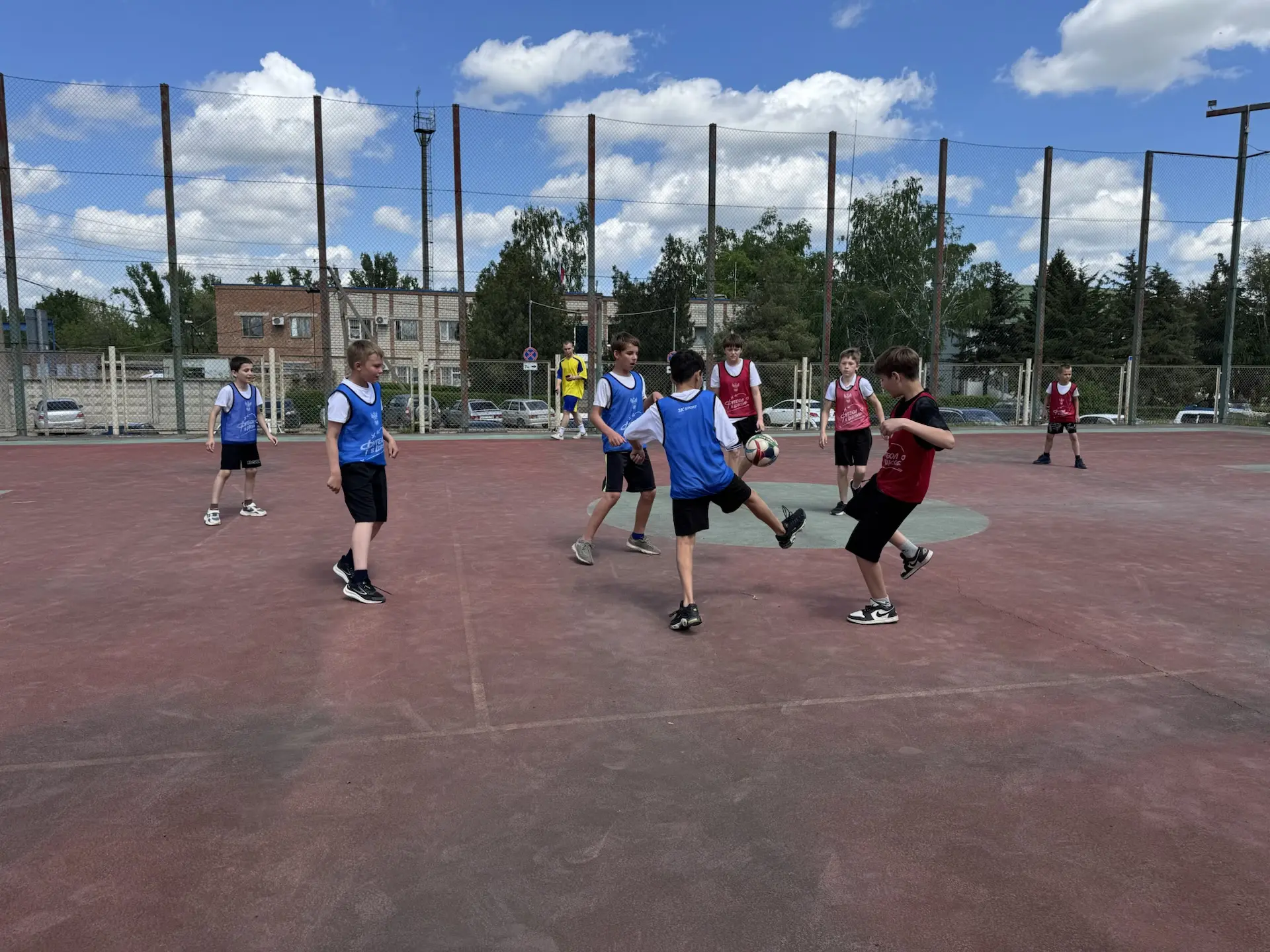 ⚽️ «Классный» кубок: итоги футбольного турнира среди 5-х классов!  В рамках недели футбола в школе с