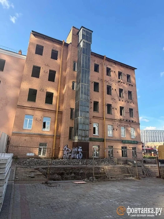 Снос не ведется. Обстановка у школы Ольги Берггольц