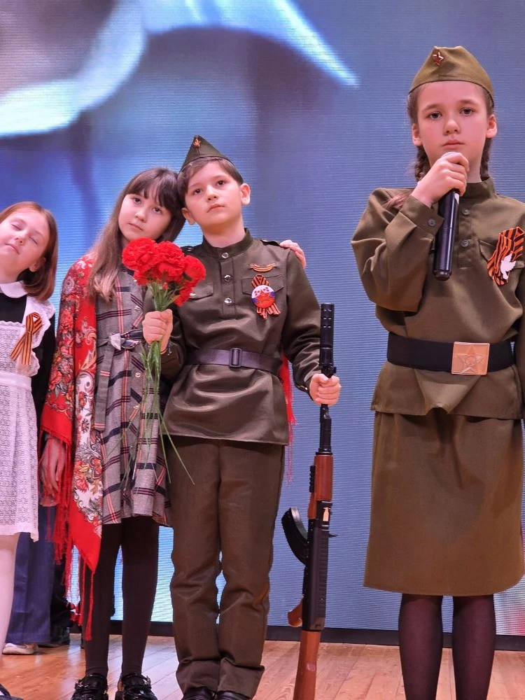 📣В школе прошла "Битва хоров", посвящённая празднику 9 Мая.   Это мероприятие было организовано с це